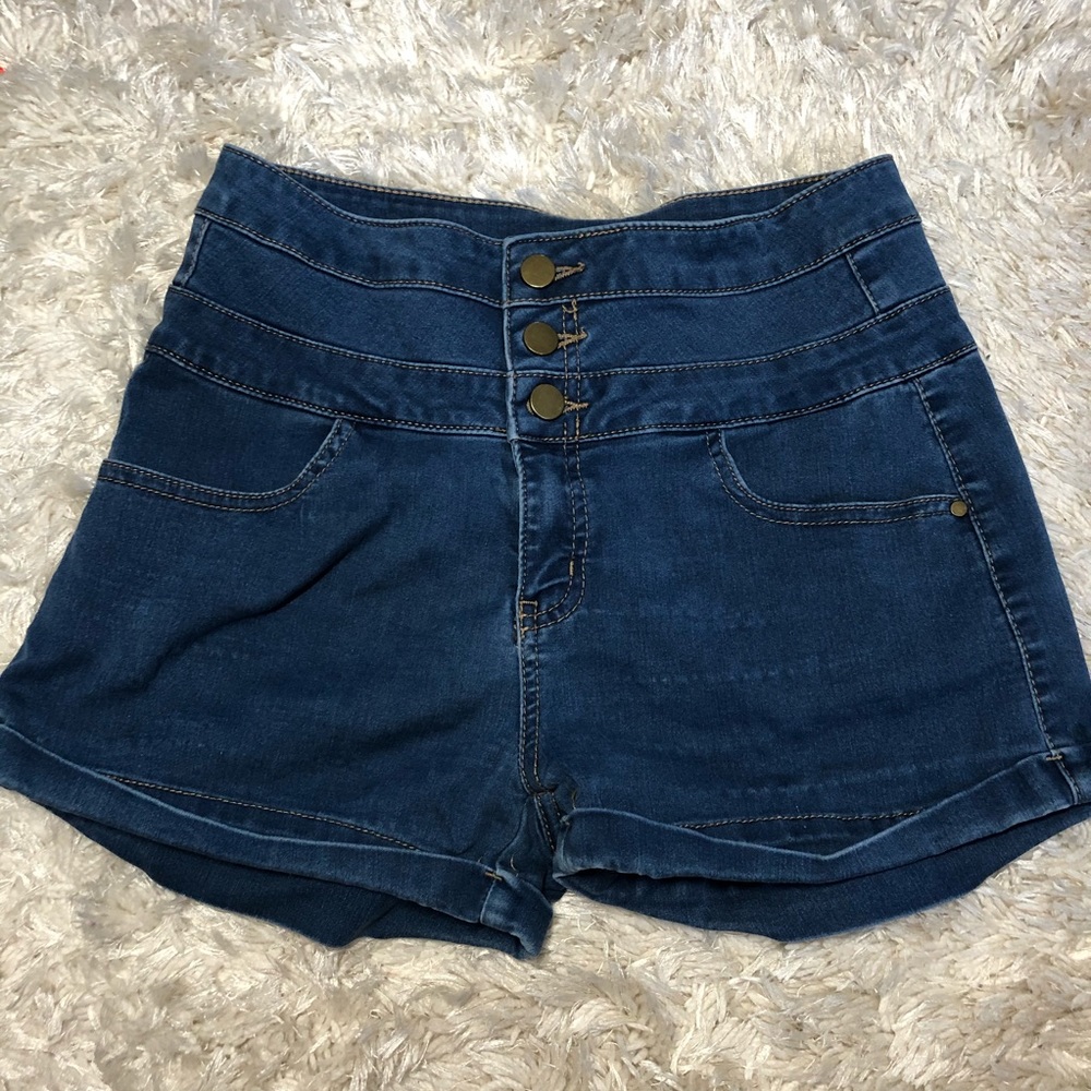 Three button high waisted shorts